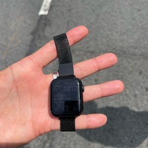 Apple Watch SE. 40mm black with metal/magnetic and black sport band included.